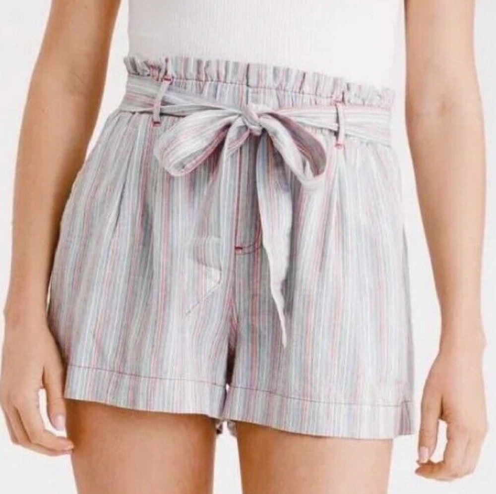 American Eagle Hight Waisted Paperbag Shorts Small